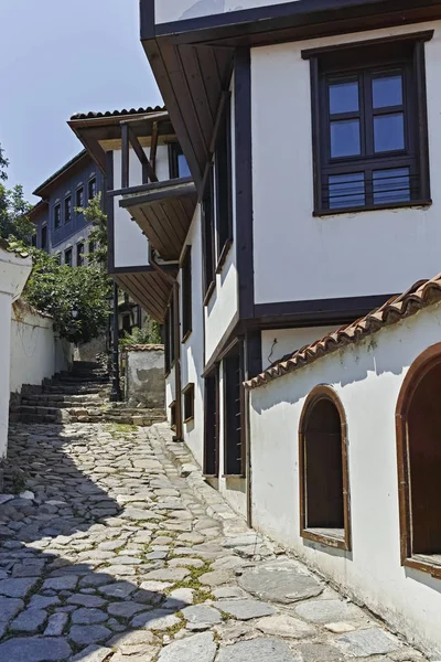 Negentiende-eeuwse huizen in de oude stad van de stad Plovdiv, Bulgar — Stockfoto
