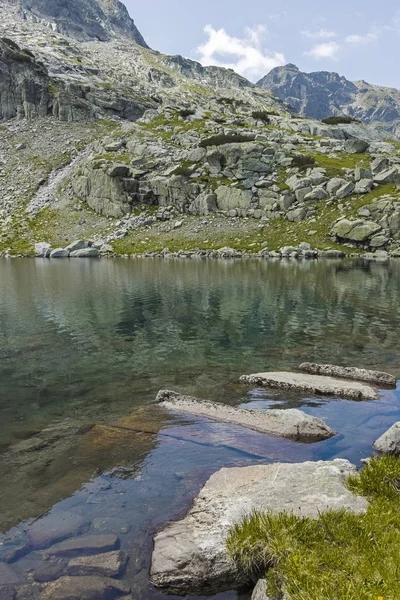 Lago sul sentiero dal rifugio Malyovitsa al Lago Spaventoso, Rila Mounta — Foto Stock