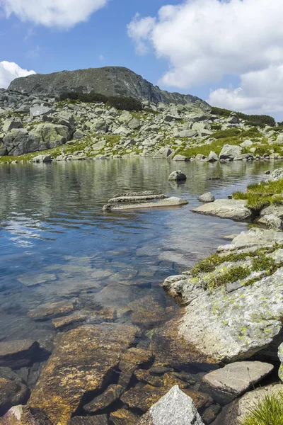 Lago sul sentiero dal rifugio Malyovitsa al Lago Spaventoso, Rila Mounta — Foto Stock