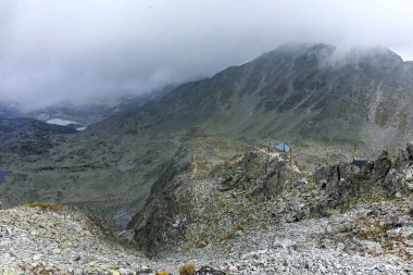 Bulgaristan 'ın Rila Dağı' ndaki Musala zirvesine tırmanmak için yürüyüş rotası