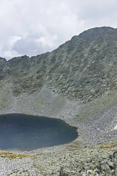 Ledenoto (Gelo) Lago perto de Musala Peak, Rila montanha, Bulgária — Fotografia de Stock