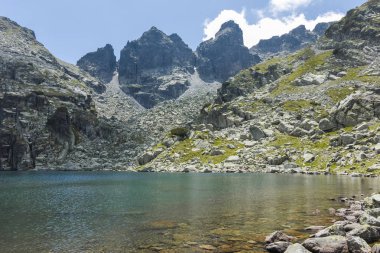 Korkunç (Strashnoto) Göl ve Kupens tepeleri, Rila Dağı, Bulgari