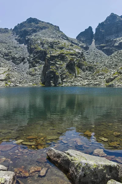 Skrämmande (Strashnoto) Lake And Kupens toppar, Rila Mountain, Bulgari — Stockfoto