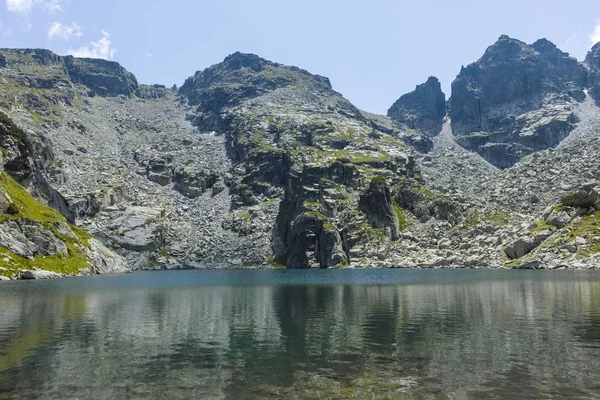 Scary (Strashnoto) Lake And Kupens peaks, Rila Mountain, Bulgari — Stok Foto