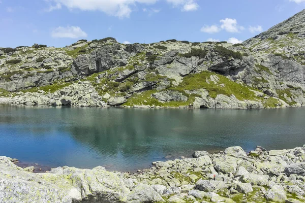 Spaventoso (Strashnoto) Lago E Kupens picchi, montagna di Rila, Bulgari — Foto Stock