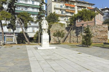 Yunanistan 'ın Selanik kentinde sokak ve antik kalıntılar