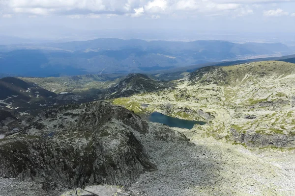 Paisaje desde el pico Kupen, Montaña Rila, Bulgaria — Foto de Stock