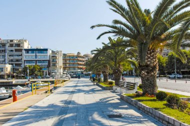 KAVALA, GREECE - 22 Haziran 2019: Kavala, Doğu Makedonya ve Trakya kıyı şeridinin panoramik manzarası, Yunanistan