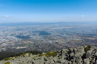 Bulgaristan 'ın Vitosha Dağı' ndaki Kamen Del Peak kentinden Sofya 'nın panoramik manzarası