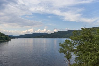 Topolnitsa Rezervuarı 'nın muhteşem manzarası, Sredna Gora Dağı, Bulgaristan