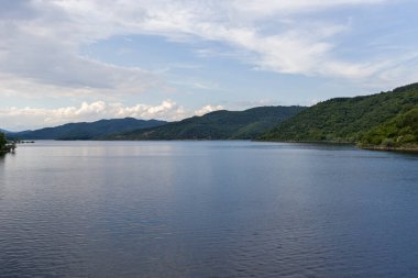 Topolnitsa Rezervuarı 'nın muhteşem manzarası, Sredna Gora Dağı, Bulgaristan