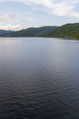 Topolnitsa Rezervuarı 'nın muhteşem manzarası, Sredna Gora Dağı, Bulgaristan
