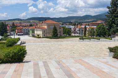 PANAGYURISHTE, BULGARIA - 30 Mayıs 2020: Bulgaristan 'ın Pazardzhik Bölgesi' nin Panagyurishte kentinin panoramik manzarası
