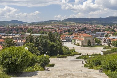 PANAGYURISHTE, BULGARIA - 30 Mayıs 2020: Bulgaristan 'ın Pazardzhik Bölgesi' nin Panagyurishte kentinin panoramik manzarası