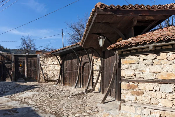Koprivshtitsa Bulgaria 2020年1月25日 ブルガリア ソフィア地方のコプリヴィシツァの歴史的な町の典型的な通りと古い家 — ストック写真