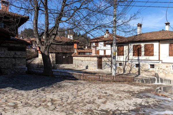 Koprivshtitsa Bulgaria 2020年1月25日 ブルガリア ソフィア地方のコプリヴィシツァの歴史的な町の典型的な通りと古い家 — ストック写真