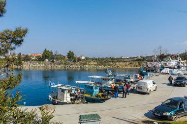 NEA POTEIDAIA, GREECE - 31 Mart 2019: Nea Poteidaia Kıyı Caddesi, Kassandra, Chalkidiki, Orta Makedonya, Yunanistan