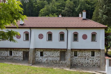 Bulgaristan 'ın başkenti Sofya' daki Lyulin Dağı 'ndaki Kutsal Üçlü Manastırı' na adanmış Ortodoks Divotino Manastırı