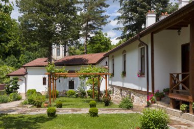 Bulgaristan 'ın başkenti Sofya' daki Lyulin Dağı 'ndaki Kutsal Üçlü Manastırı' na adanmış Ortodoks Divotino Manastırı