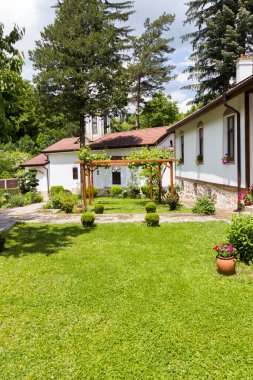 Bulgaristan 'ın başkenti Sofya' daki Lyulin Dağı 'ndaki Kutsal Üçlü Manastırı' na adanmış Ortodoks Divotino Manastırı