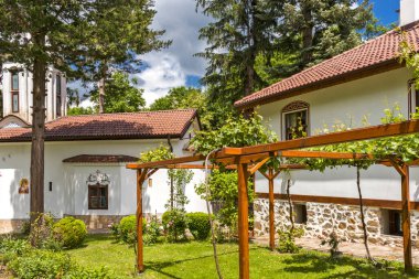 Bulgaristan 'ın başkenti Sofya' daki Lyulin Dağı 'ndaki Kutsal Üçlü Manastırı' na adanmış Ortodoks Divotino Manastırı