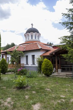 KLISURA, BULGARIA - 7 Haziran 2020: Bulgaristan 'ın Sofya İl Bölgesi Lyulin Dağı' ndaki Saint Parasçeva Manastırı