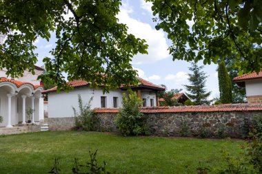 KLISURA, BULGARIA - 7 Haziran 2020: Bulgaristan 'ın Sofya İl Bölgesi Lyulin Dağı' ndaki Saint Parasçeva Manastırı
