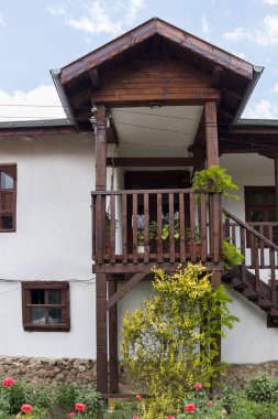 KLISURA, BULGARIA - 7 Haziran 2020: Bulgaristan 'ın Sofya İl Bölgesi Lyulin Dağı' ndaki Saint Parasçeva Manastırı