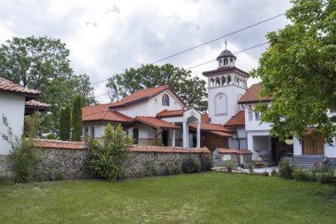 KLISURA, BULGARIA - 7 Haziran 2020: Bulgaristan 'ın Sofya İl Bölgesi Lyulin Dağı' ndaki Saint Parasçeva Manastırı