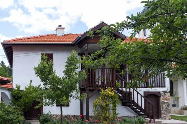 KLISURA, BULGARIA - 7 Haziran 2020: Bulgaristan 'ın Sofya İl Bölgesi Lyulin Dağı' ndaki Saint Parasçeva Manastırı