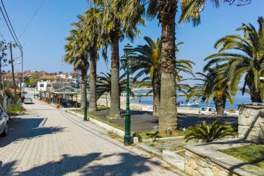 NEA FOKEA, KASSANDRA, GREECE - 31 Mart 2019: Nea Fokea kasabası Panorama, Kassandra, Chalkidiki, Orta Makedonya, Yunanistan