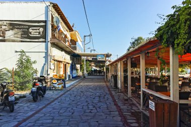 OURANOPOLI, GREECE - 21 Ağustos 2019: Ouranopoli, Athos, Chalkidiki, Orta Makedonya, Yunanistan 'daki Tipik Sokak