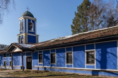 KOPRIVSHTITSA, BULGARIA - 25 Ocak 2020: Bulgaristan 'ın Sofya Bölgesi Koprivshtitsa kasabasında Bakire Meryem' in Tarihi Kilise Varsayımı