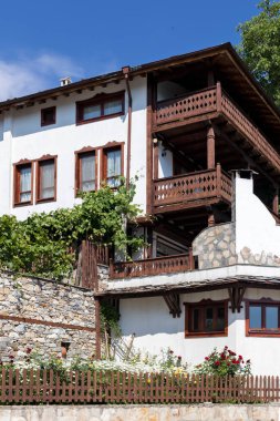 19. yüzyıldan kalma otantik evleri olan Delchevo köyü, Blagoevgrad bölgesi, Bulgaristan