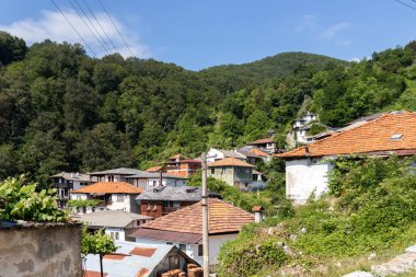 19. yüzyıldan kalma otantik evleri olan Delchevo köyü, Blagoevgrad bölgesi, Bulgaristan