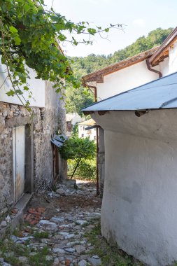 19. yüzyıldan kalma otantik evleri olan Delchevo köyü, Blagoevgrad bölgesi, Bulgaristan