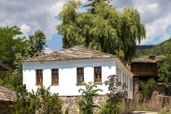 Village Kovachevitsa Med Autentiska Artonhundratalshus Blagoevgrad Region Bulgarien — Stockfoto