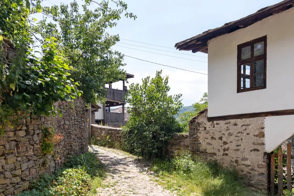 Vesnice Kovachevitsa Autentickými Domy Devatenáctého Století Blagoevgrad Region Bulharsko — Stock fotografie