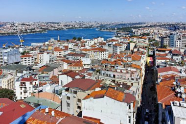 İSTANBUL, TURKEY - 27 Temmuz 2019: Galata Kulesi 'nden İstanbul, Türkiye' ye panoramik manzara