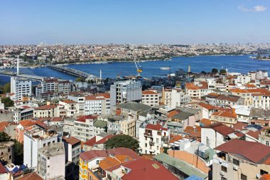 İSTANBUL, TURKEY - 27 Temmuz 2019: Galata Kulesi 'nden İstanbul, Türkiye' ye panoramik manzara