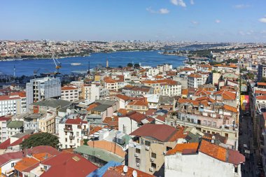 İSTANBUL, TURKEY - 27 Temmuz 2019: Galata Kulesi 'nden İstanbul, Türkiye' ye panoramik manzara