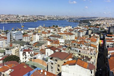 İSTANBUL, TURKEY - 27 Temmuz 2019: Galata Kulesi 'nden İstanbul, Türkiye' ye panoramik manzara