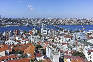 İSTANBUL, TURKEY - 27 Temmuz 2019: Galata Kulesi 'nden İstanbul, Türkiye' ye panoramik manzara