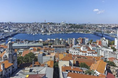 İSTANBUL, TURKEY - 27 Temmuz 2019: Galata Kulesi 'nden İstanbul, Türkiye' ye panoramik manzara