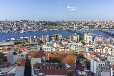 İSTANBUL, TURKEY - 27 Temmuz 2019: Galata Kulesi 'nden İstanbul, Türkiye' ye panoramik manzara