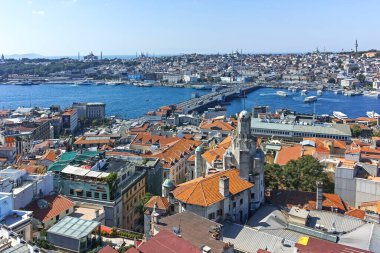 İSTANBUL, TURKEY - 27 Temmuz 2019: Galata Kulesi 'nden İstanbul, Türkiye' ye panoramik manzara