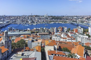 İSTANBUL, TURKEY - 27 Temmuz 2019: Galata Kulesi 'nden İstanbul, Türkiye' ye panoramik manzara