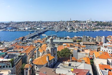 İSTANBUL, TURKEY - 27 Temmuz 2019: Galata Kulesi 'nden İstanbul, Türkiye' ye panoramik manzara