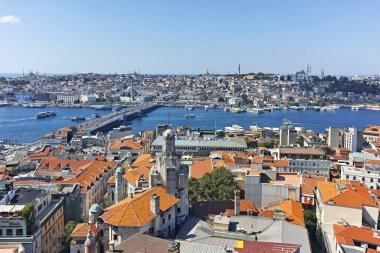 İSTANBUL, TURKEY - 27 Temmuz 2019: Galata Kulesi 'nden İstanbul, Türkiye' ye panoramik manzara