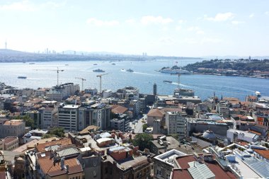 İSTANBUL, TURKEY - 27 Temmuz 2019: Galata Kulesi 'nden İstanbul, Türkiye' ye panoramik manzara